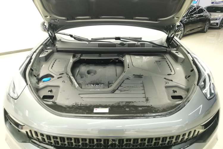 Used Lynk & Co 05 2020 2.0TD Four-Wheel Drive HypeHalo Engine Bay