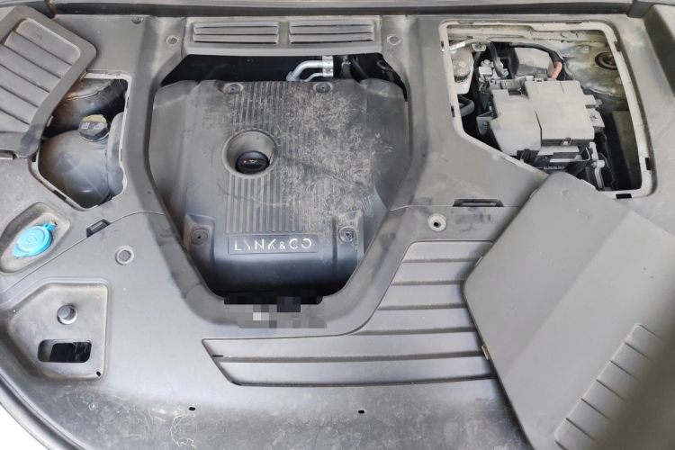 Used Lynk & Co 05 2020 2.0TD Four-Wheel Drive HypeHalo Engine Bay