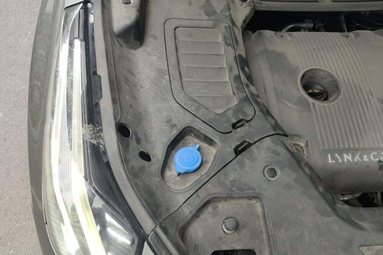 Used Lynk & Co 05 2020 2.0TD Two-Wheel Drive Shine Halo Engine Bay Right