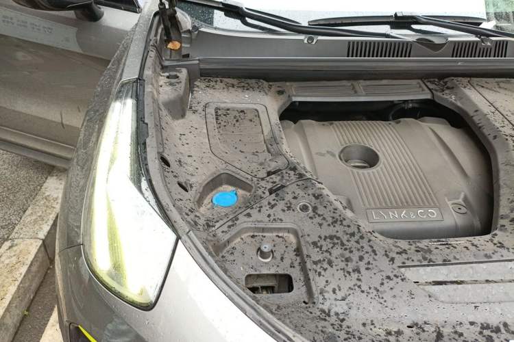 Used Lynk & Co 05 2020 2.0TD Two-Wheel Drive Shine Halo Engine Bay Right