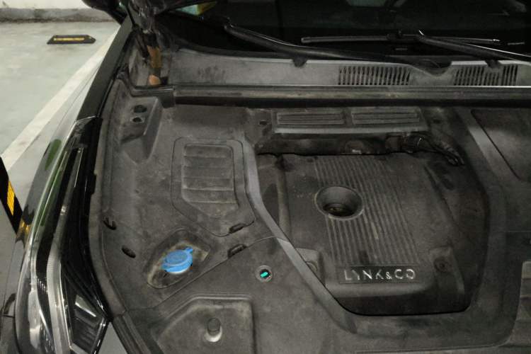 Used Lynk & Co 05 2020 2.0TD Two-Wheel Drive Shine Halo Engine Bay Right