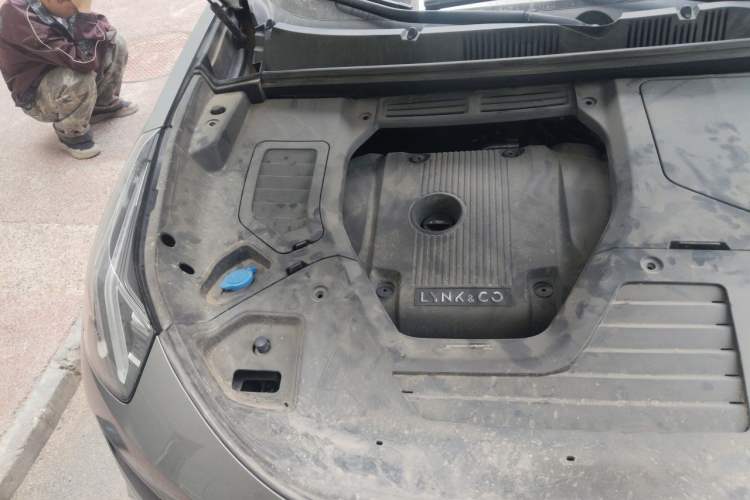 Used Lynk & Co 05 2020 2.0TD Four-Wheel Drive HypeHalo Engine Bay Right