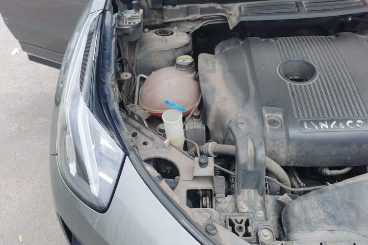 Used Lynk & Co 05 2020 2.0TD Four-Wheel Drive Genie Plus Engine Bay Right