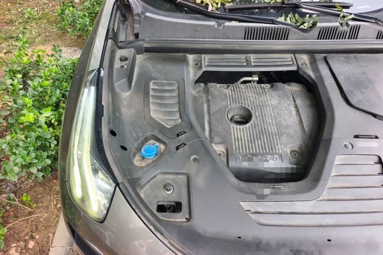 Used Lynk & Co 05 2020 2.0TD Four-Wheel Drive HypeHalo Engine Bay Right