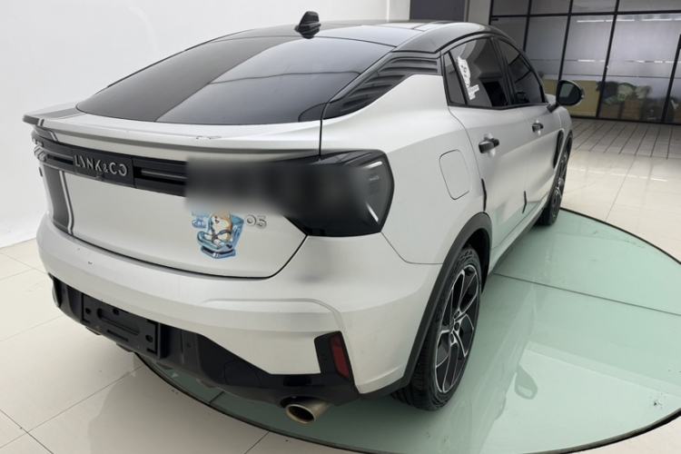 Used Lynk & Co 05 2020 2.0TD Two-Wheel Drive Shine Halo Exterior 2