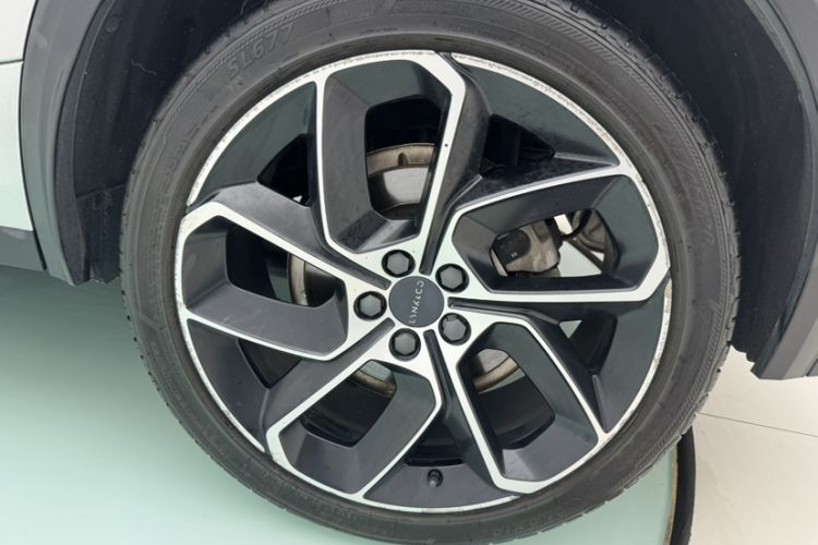 Used Lynk & Co 05 2020 2.0TD Two-Wheel Drive Shine Halo Exterior 3