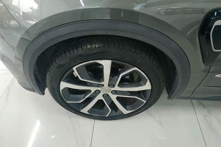 Used Lynk & Co 05 2020 2.0TD Four-Wheel Drive HypeHalo Exterior 3