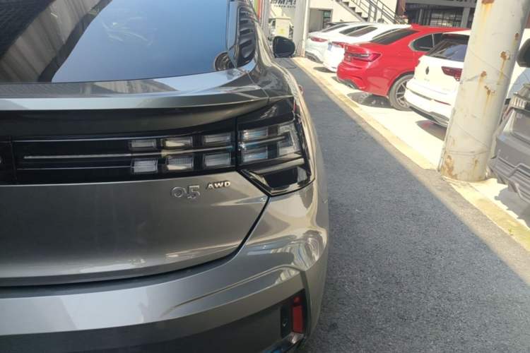 Used Lynk & Co 05 2020 2.0TD Four-Wheel Drive HypeHalo Exterior 3