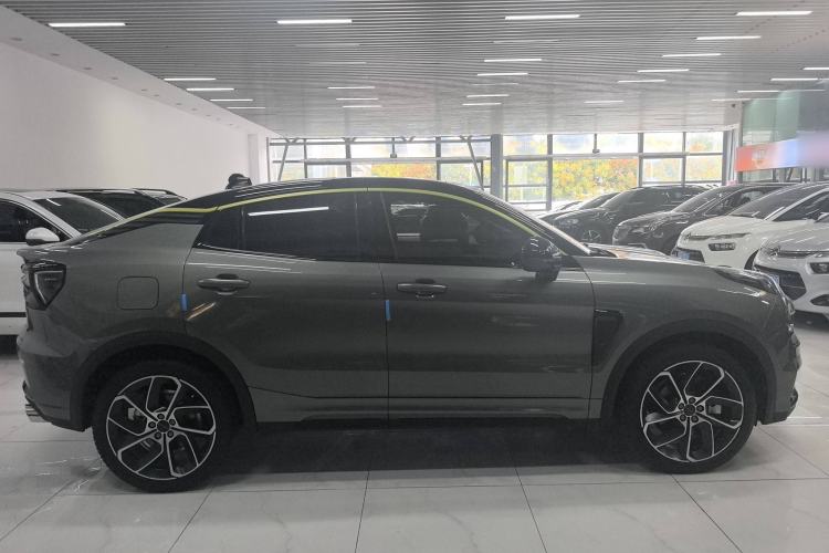 Used Lynk & Co 05 2020 2.0TD Two-Wheel Drive Shine Halo Exterior 4