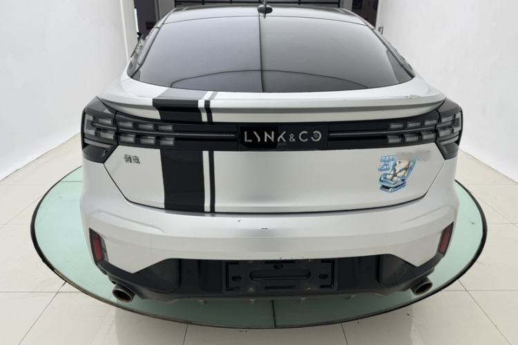 Used Lynk & Co 05 2020 2.0TD Two-Wheel Drive Shine Halo Exterior 5