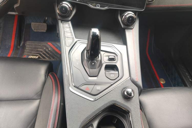 Used Lynk & Co 05 2020 2.0TD Four-Wheel Drive HypeHalo Gear Lever
