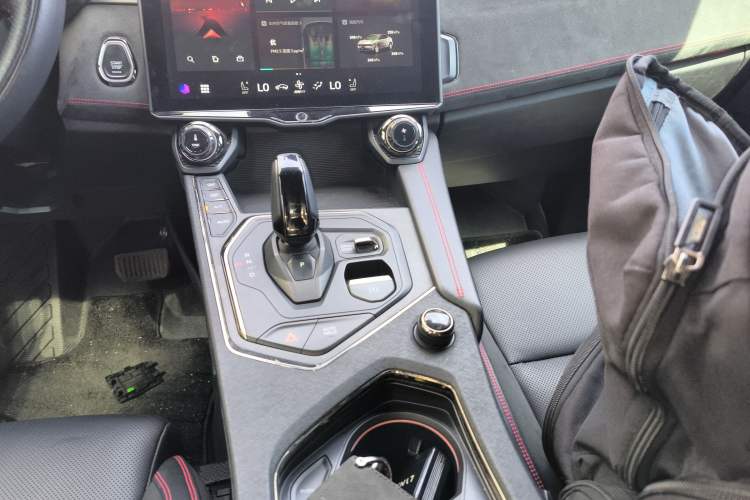 Used Lynk & Co 05 2020 2.0TD Four-Wheel Drive HypeHalo Gear Lever
