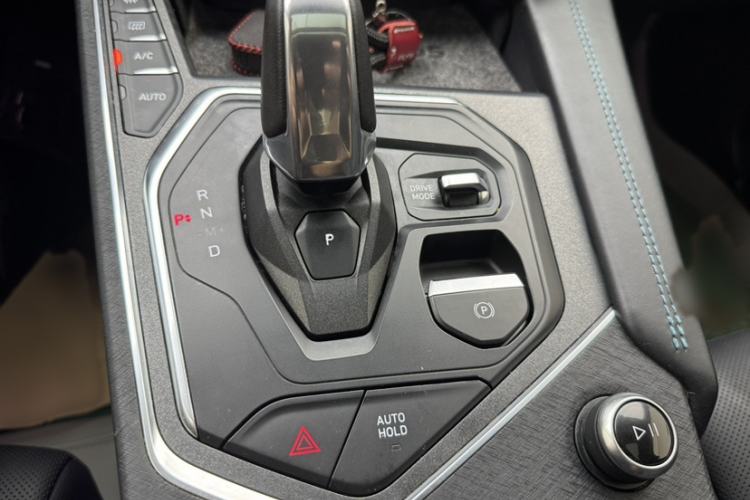 Used Lynk & Co 05 2020 2.0TD Two-Wheel Drive Shine Halo Gear Lever