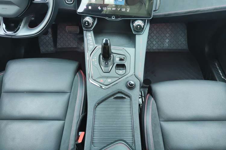 Used Lynk & Co 05 2020 2.0TD Four-Wheel Drive HypeHalo Gear Lever