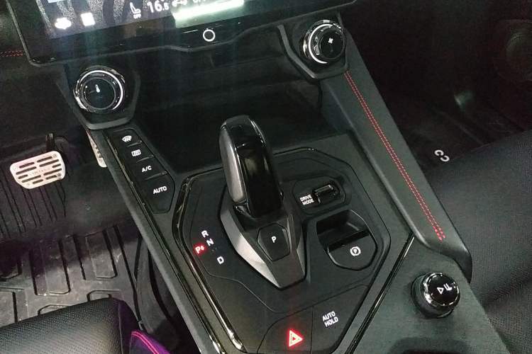 Used Lynk & Co 05 2020 2.0TD Four-Wheel Drive HypeHalo Gear Lever