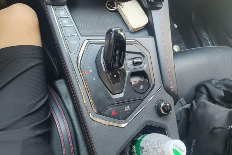 Used Lynk & Co 05 2020 2.0TD Four-Wheel Drive HypeHalo Gear Lever