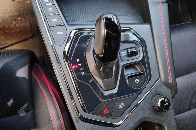 Used Lynk & Co 05 2020 2.0TD Four-Wheel Drive HypeHalo Gear Lever
