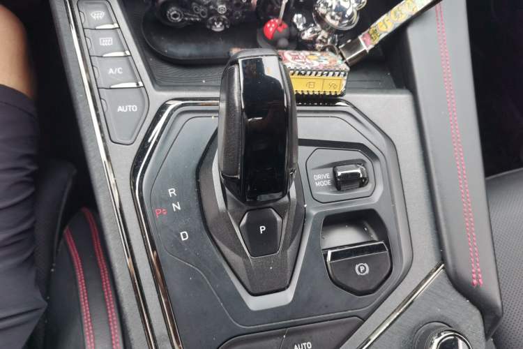 Used Lynk & Co 05 2020 2.0TD Four-Wheel Drive Genie Plus Gear Lever