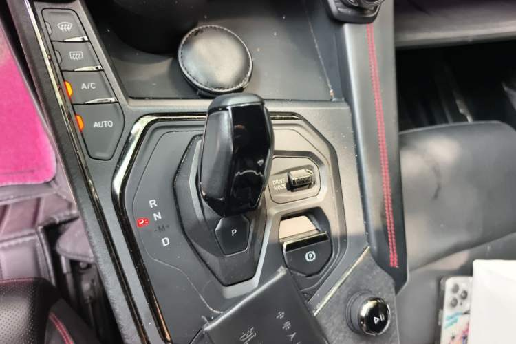 Used Lynk & Co 05 2020 2.0TD Four-Wheel Drive HypeHalo Gear Lever