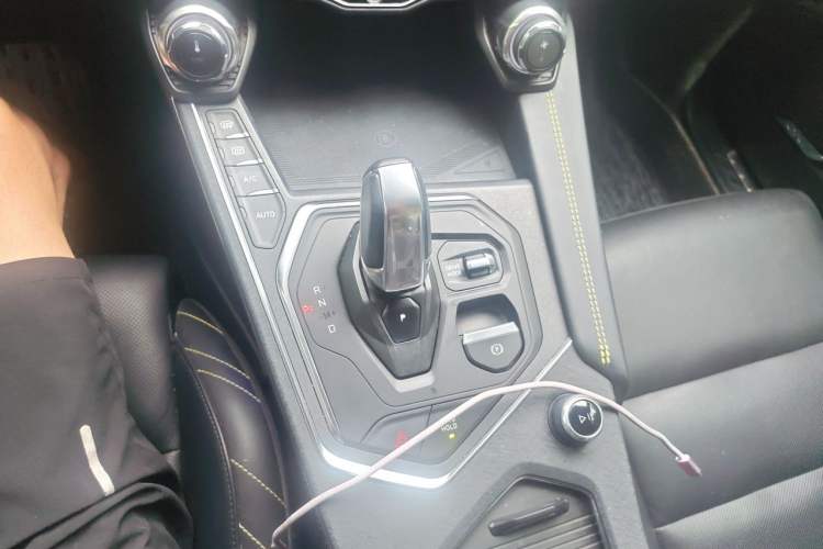 Used Lynk & Co 05 2020 2.0TD Two-Wheel Drive Shine Halo Gear Lever
