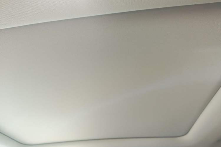 Used Lynk & Co 05 2020 2.0TD Two-Wheel Drive Shine Halo Headliner