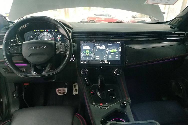 Used Lynk & Co 05 2020 2.0TD Four-Wheel Drive HypeHalo Interior 2