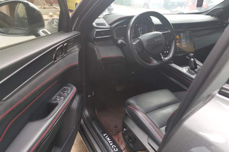 Used Lynk & Co 05 2020 2.0TD Four-Wheel Drive HypeHalo Interior 2