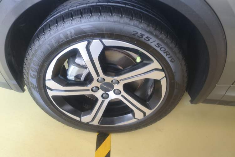 Used Lynk & Co 05 2020 2.0TD Two-Wheel Drive Zhaoyang Plus Left Front Wheel Hub
