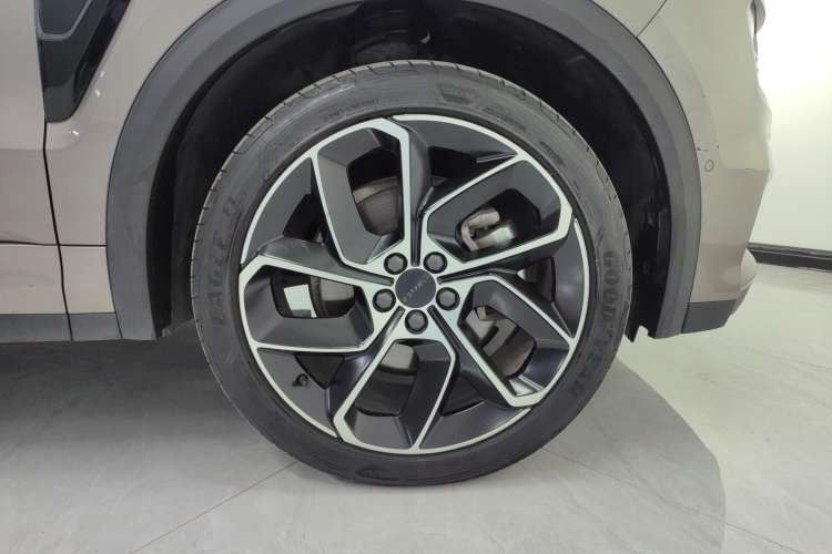 Used Lynk & Co 05 2020 2.0TD Two-Wheel Drive Shine Halo Left Front Wheel Hub