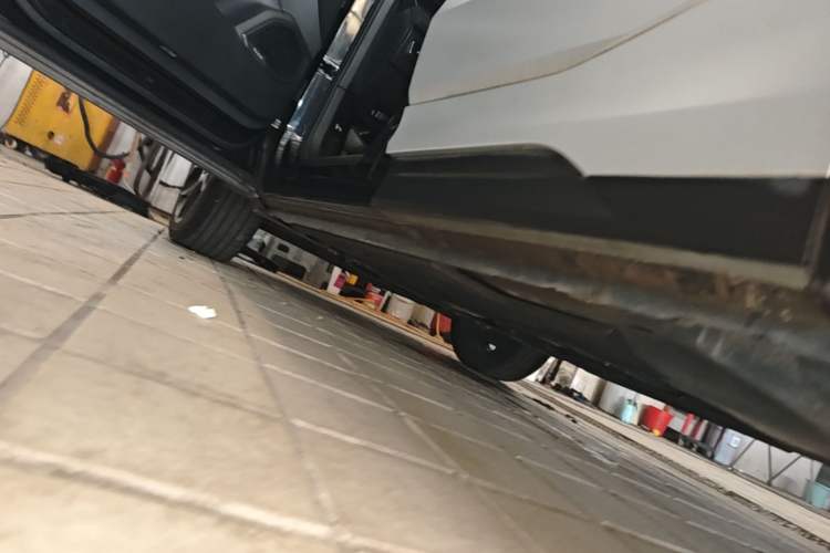 Used Lynk & Co 05 2020 2.0TD Two-Wheel Drive Shine Halo Left Side Sill