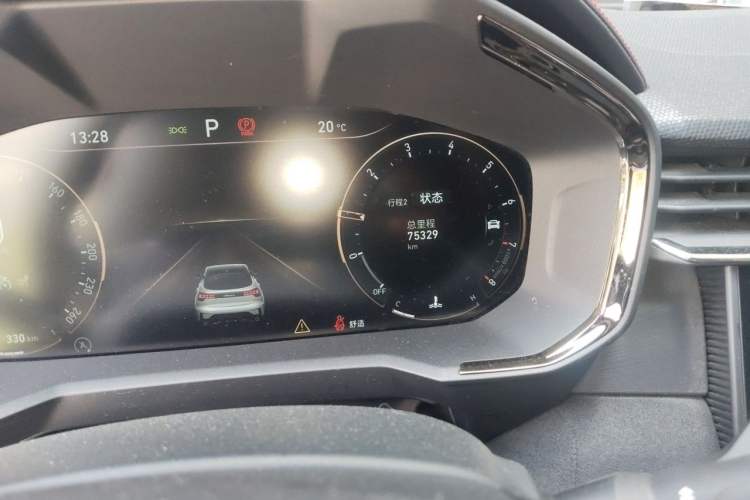 Used Lynk & Co 05 2020 2.0TD Four-Wheel Drive HypeHalo Odometer Close Up
