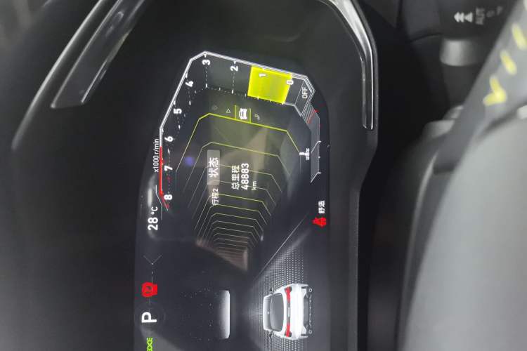 Used Lynk & Co 05 2020 2.0TD Two-Wheel Drive Shine Halo Odometer Close Up