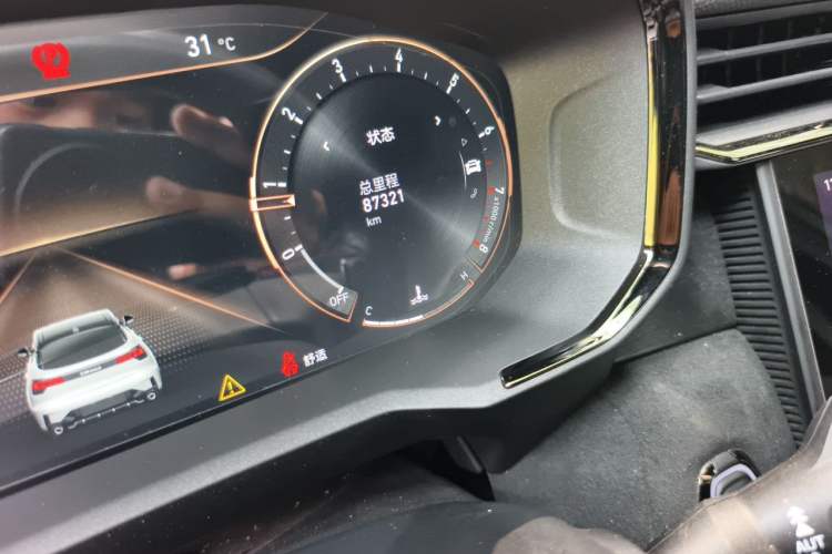 Used Lynk & Co 05 2020 2.0TD Four-Wheel Drive HypeHalo Odometer Close Up