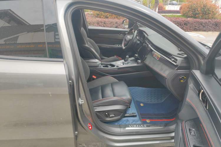 Used Lynk & Co 05 2020 2.0TD Four-Wheel Drive HypeHalo Right Front Seat