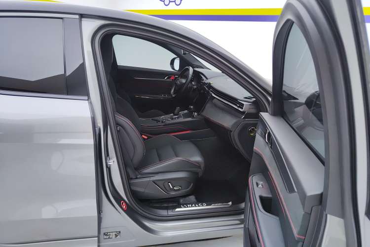 Used Lynk & Co 05 2020 2.0TD Four-Wheel Drive HypeHalo Right Front Seat