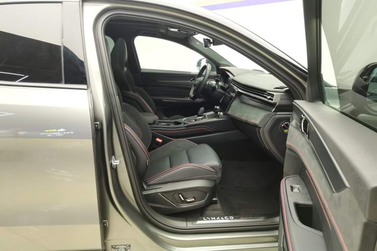 Used Lynk & Co 05 2020 2.0TD Four-Wheel Drive HypeHalo Right Front Seat