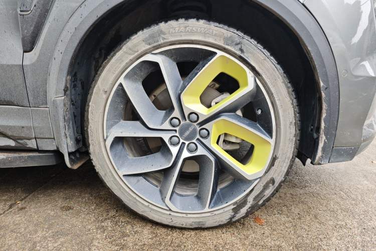 Used Lynk & Co 05 2020 2.0TD Two-Wheel Drive Shine Halo Right Front Wheel Hub