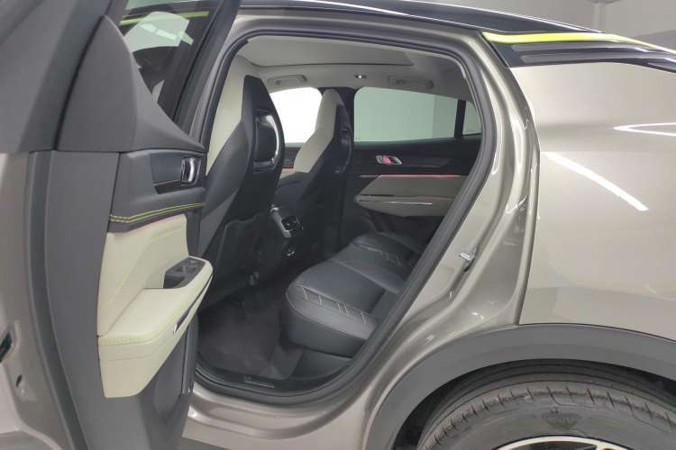 Used Lynk & Co 05 2020 2.0TD Two-Wheel Drive Shine Halo Right Rear Seat