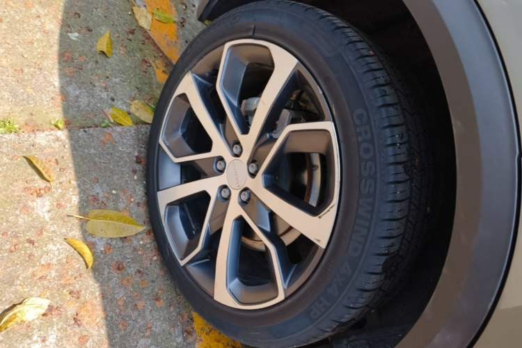 Used Lynk & Co 05 2020 2.0TD Four-Wheel Drive HypeHalo Right Rear Wheel Hub