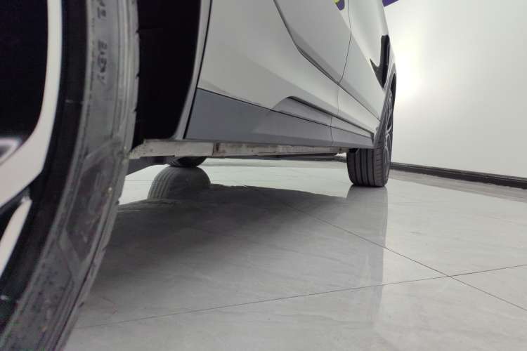 Used Lynk & Co 05 2020 2.0TD Two-Wheel Drive Shine Halo Right Side Sill