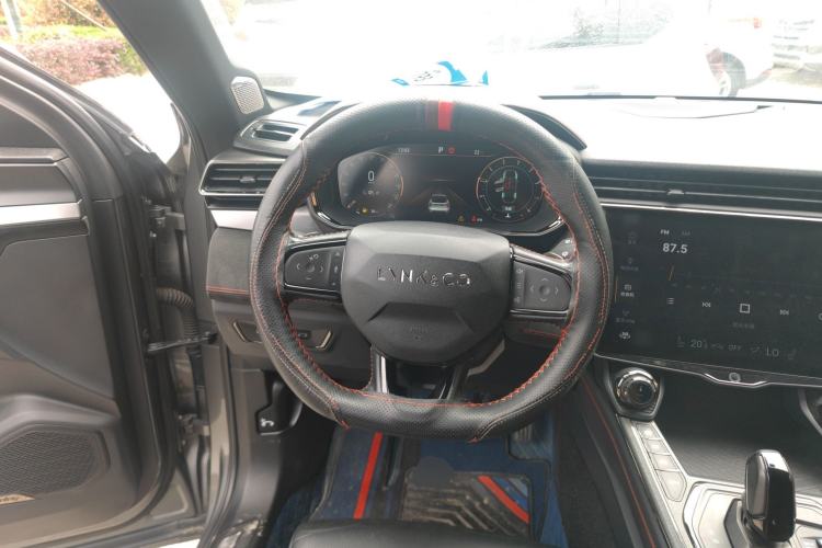 Used Lynk & Co 05 2020 2.0TD Four-Wheel Drive HypeHalo Steering Wheel
