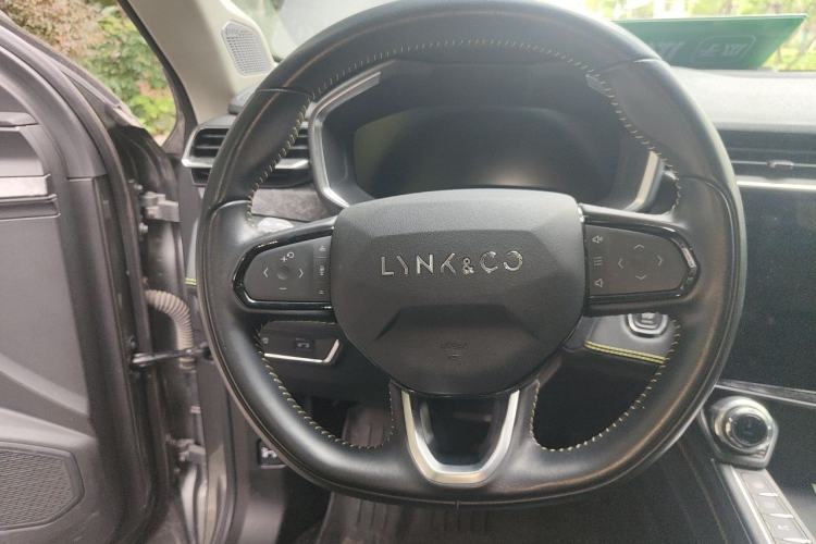Used Lynk & Co 05 2020 2.0TD Two-Wheel Drive Shine Halo Steering Wheel