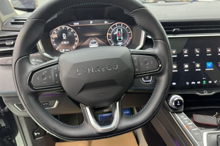 Used Lynk & Co 05 2020 2.0TD Two-Wheel Drive Shine Halo Steering Wheel