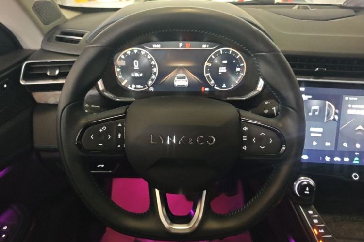 Used Lynk & Co 05 2020 2.0TD Two-Wheel Drive Shine Halo Steering Wheel