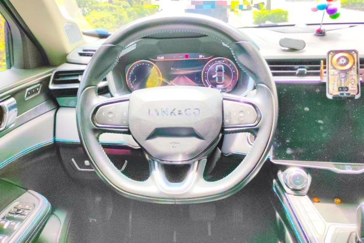 Used Lynk & Co 05 2020 2.0TD Two-Wheel Drive Shine Halo Steering Wheel