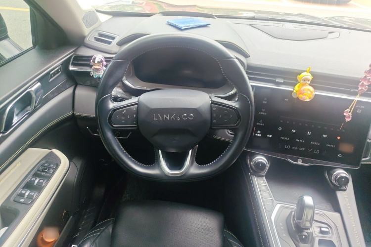 Used Lynk & Co 05 2020 2.0TD Two-Wheel Drive Shine Halo Steering Wheel