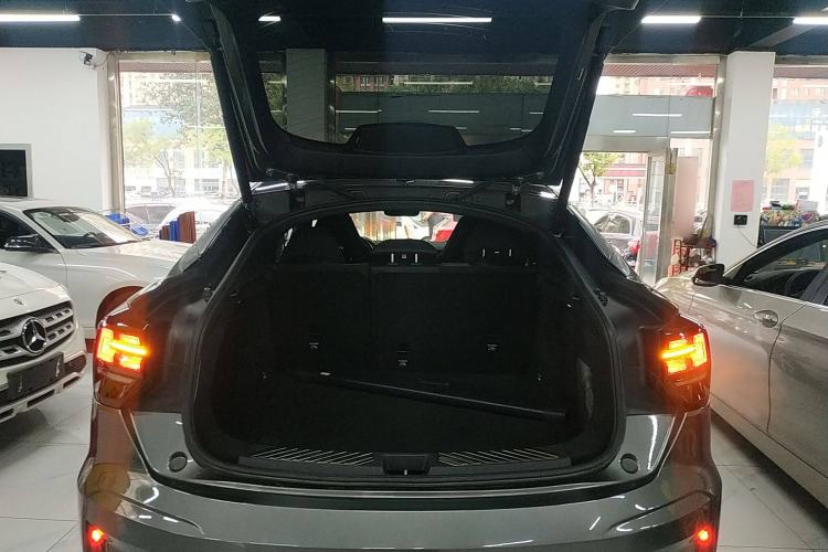 Used Lynk & Co 05 2020 2.0TD Four-Wheel Drive HypeHalo Trunk