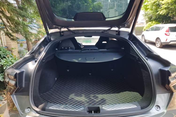 Used Lynk & Co 05 2020 2.0TD Four-Wheel Drive HypeHalo Trunk