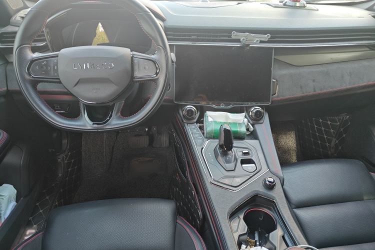 Used Lynk & Co 05 2020 2.0TD Four-Wheel Drive HypeHalo Center Console