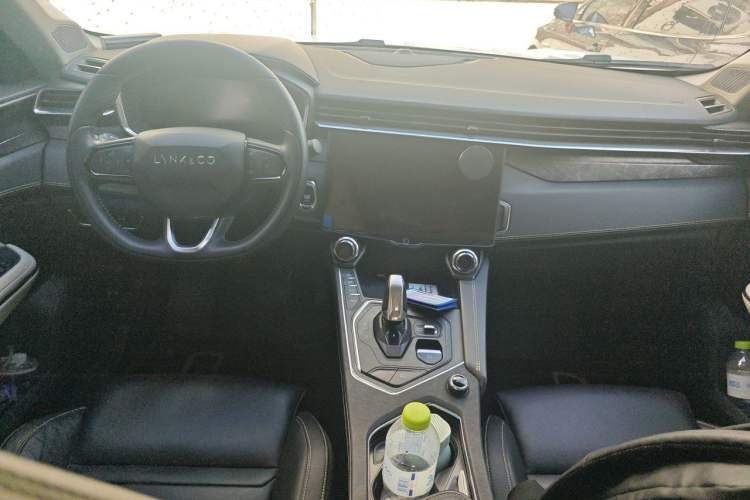 Used Lynk & Co 05 2020 2.0TD Two-Wheel Drive Zhaoyang Plus Center Console